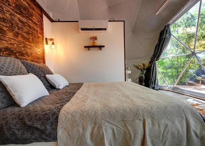 Tiché Místo Glamping Campo de lujo Slapy (Prague-West)